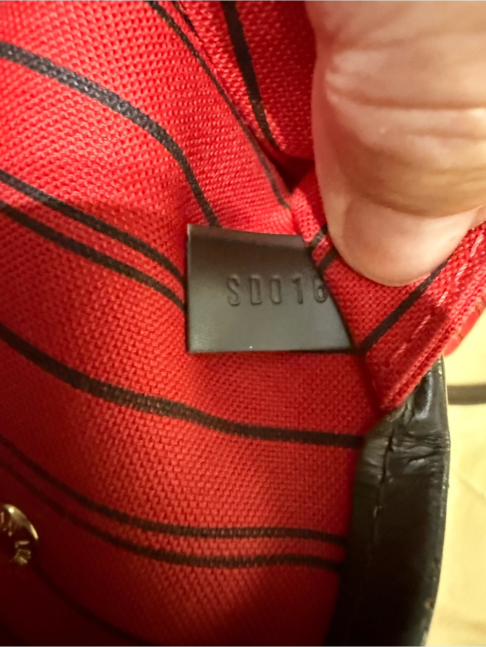 Louis Vuitton Brown Damier Ebene Tote with Red Lining MM - Picture 7 of 17